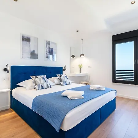 Andro Villa *