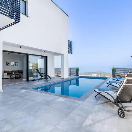 Andro Villa Makarska