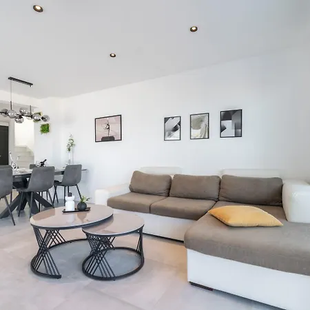 Andro Villa